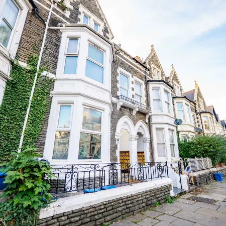 Spacious 9Bed Home - 9 En-Suites & Large Kitchen Hoteles en Roath