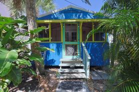 BlueDolphin Cottage Walk To Siesta Beach