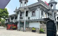 Abah Hotel - parking