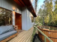 Oak Cabin - Hot Tub, BBQ, WiFi & Riverside - 2-Sterne