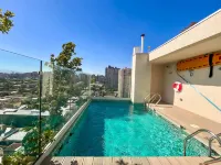 Artistic Urban Apt Santa Elvira | Terrace & WiFi - 游泳池