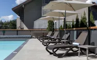 The Crystal Lodge - Rooftop Pools