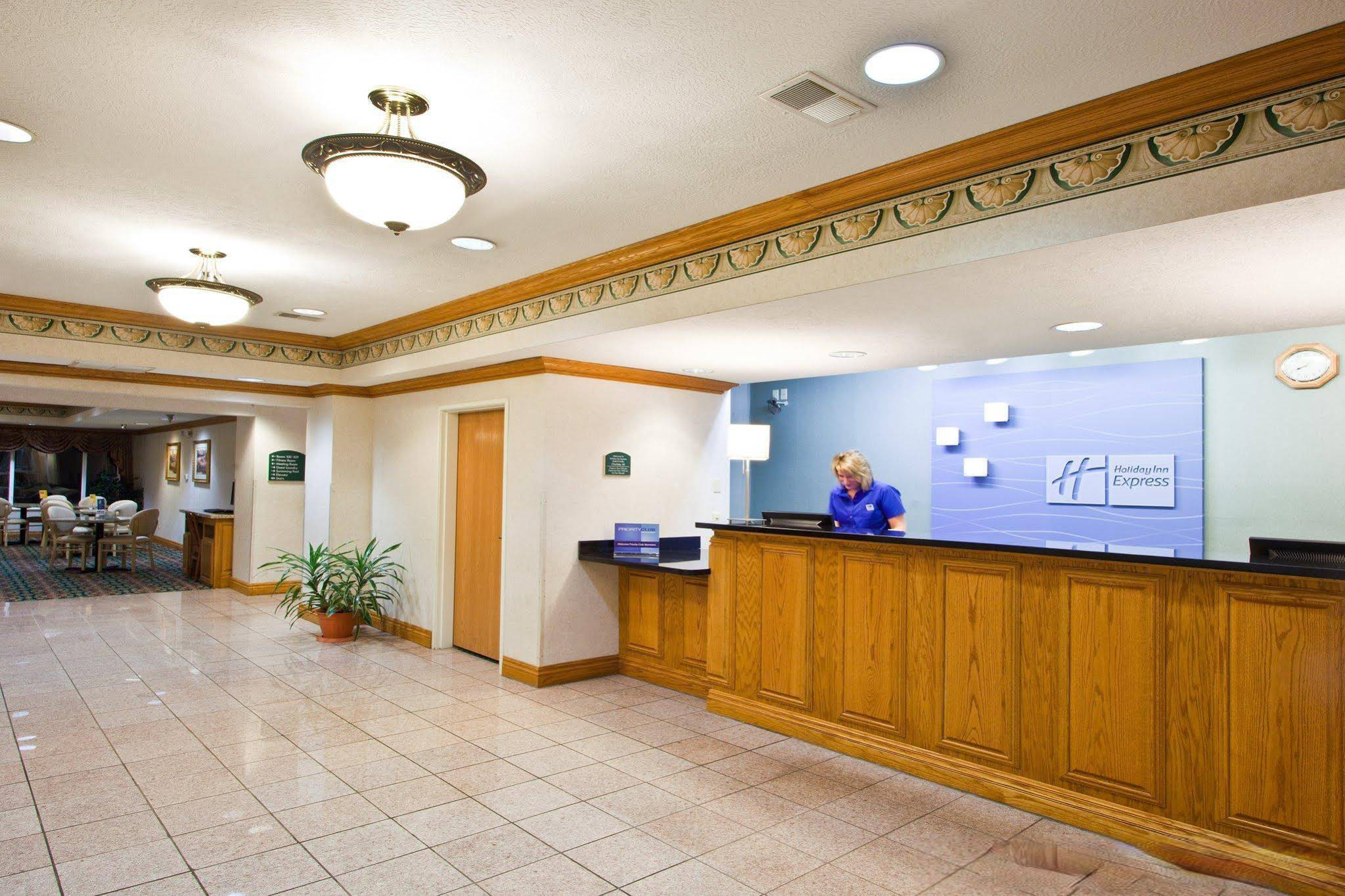 Holiday Inn Express Hotel & Suites Charlotte, an Ihg Hotel