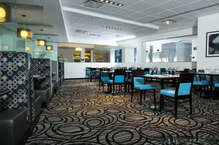 The Grand Winnipeg Airport Hotel by Lakeview