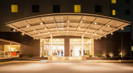 Fiesta Inn Monterrey Fundidora Отели в г. Монтеррей