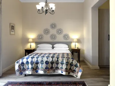 Lovely Self-Catering Home, in Quiet Area, 10 Minutes Walk to Restaurants No01