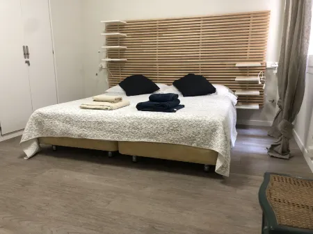 Steps to Sand Pad N/ Barcelona| 3 Room 2 Bath Pkng