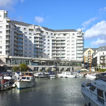 The Chelsea Harbour Hotel & Spa London Отели рядом с достопримечательностью «Фулхэм»