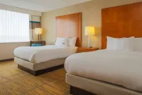 DoubleTree by Hilton Hotel Rochester Hotel dekat Penfield Presbyterian Church & Early Learning Center