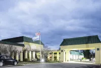 Ramada by Wyndham Indiana - Bãi đậu xe