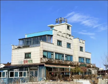 Hwaseong (Jebudo) Dasom Pension Отели рядом с достопримечательностью «Chebu-do»