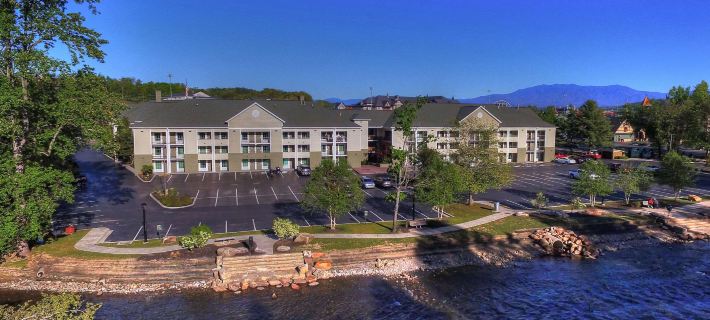 Econo Lodge Pigeon Forge Riverside Hotels in Pigeon Forge