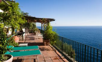 Luxury Villa, Pool, Sea Access, Large Terraces, Stupendous Views