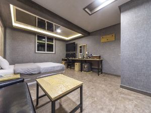 Gumi Wonpyeong-Dong Hotel V2 (V2)