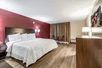 Red Roof Plus+ & Suites Houston - IAH Airport SW Hotel berhampiran Pusat Membeli-belah Greenspoint