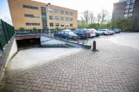 Bastion Hotel Rotterdam Alexander - parkir