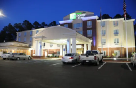 Holiday Inn Express & Suites BAINBRIDGE by IHG