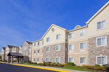 Staybridge Suites Philadelphia-MT. Laurel Отели рядом с достопримечательностью «Фунплекс»