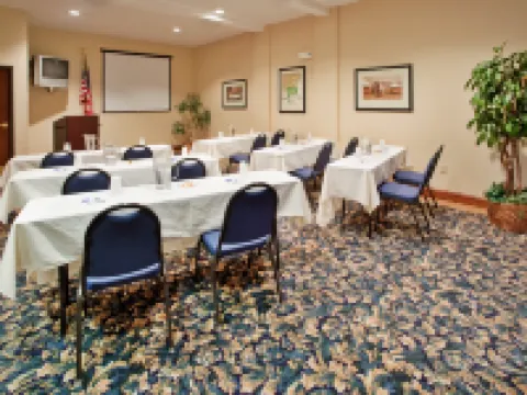 Holiday Inn Express & Suites Farmington by IHG Hotels in St. Francois Township