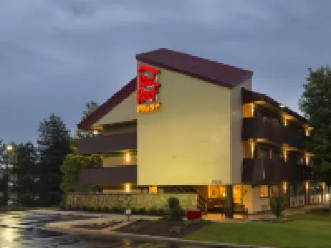 Red Roof Plus+ Chicago - Willowbrook Hotels in Willowbrook