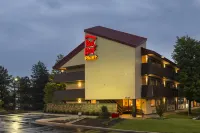 Red Roof Plus+ Chicago - Willowbrook Hotels in Burr Ridge