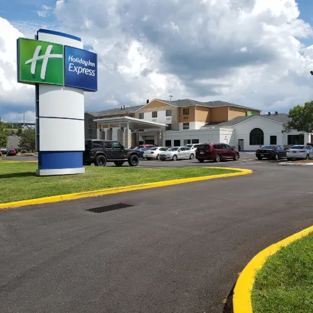 Holiday Inn Express Pittsburgh-North (Harmarville) by IHG
