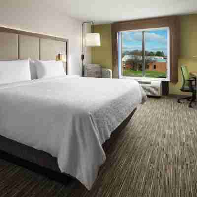 Holiday Inn Express & Suites Olive Branch Rooms