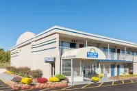 Days Inn & Suites by Wyndham Dayton North - Park Yeri
