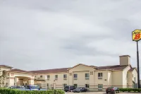 Super 8 by Wyndham Brenham TX - Pet friendly