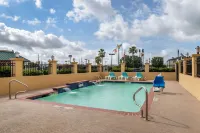 Comfort Suites Baytown I – 10 - Pools
