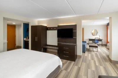 Holiday Inn Express & Suites Bluffton @ Hilton Head Area Hotels in Bluffton