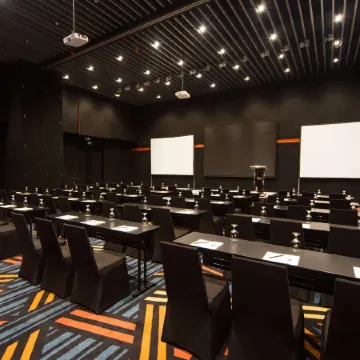 The B Hotel Quezon City Manila Отели рядом с достопримечательностью «Павильон для мероприятий Elements at Centris»