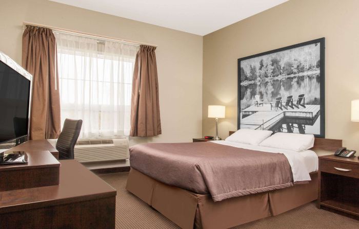 Super 8 by Wyndham Red Lake ON