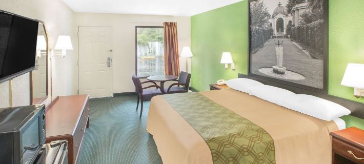 Super 8 by Wyndham Mobile Hotels in Mobile