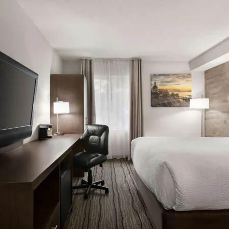 Days Inn by Wyndham Kingston