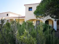 클럽 에세 갈루라 비치 빌리지 Chiesa campestre di San Pietro apostolo in Fundu di Monti 주변 호텔