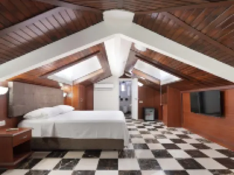 ปราสาทเมืองเก่า โรงแรมในอันตัลยา