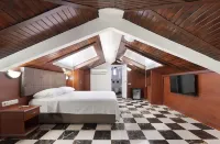 Castle Old Town Hotel Hotels near Roman Harbour