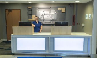 Holiday Inn Express & Suites Iron Mountain