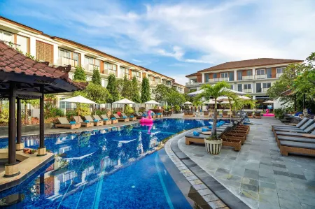 Kuta Beach Club Hotel Отели в г. Бали