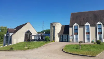 Auberge de Bourgogne Hotels in Saint-Cyr-les-Colons