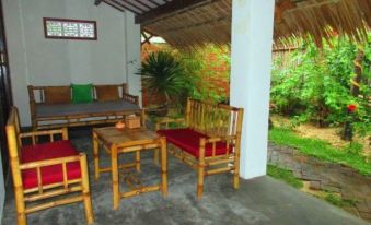 Red Flower Cottages Homestay