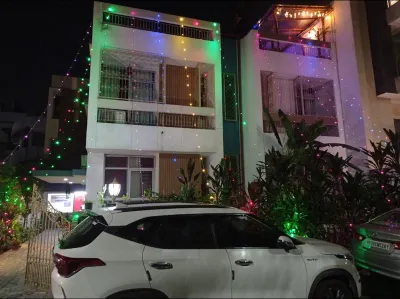 Nice Boutique Guest House in South Delhi Near Aiims,Nift,Srifort.