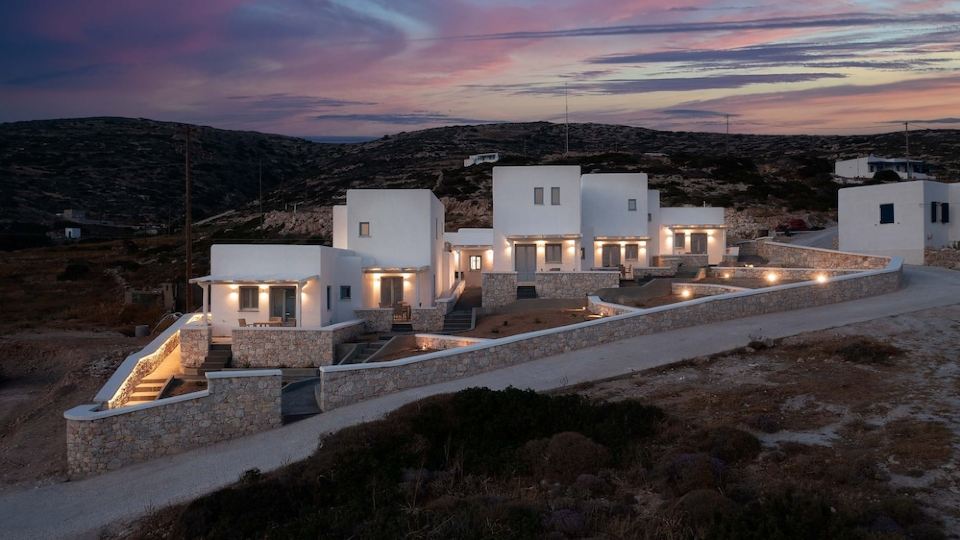 Camvillia Donoussa Village Suites