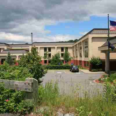 Hampton Inn White River Junction Hotel Exterior