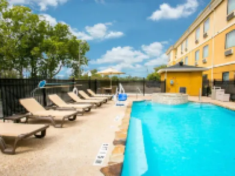 Quality Inn & Suites Greenville I-65 Hotels in Greenville