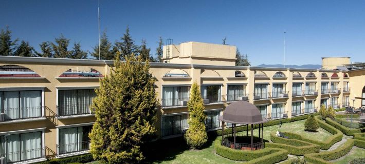 Courtyard Toluca Airport Hotele w: Toluca