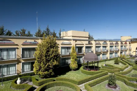 Courtyard Toluca Airport Отели рядом с Аэропорт Толука