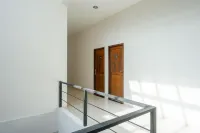 RedDoorz @ Kratonan Solo Hoteles en Serengan
