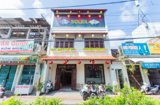 Soleil Boutique Các khách sạn gần Cho Thuê Cổ Phục Áo Dài Huế Dolly’s - 38 Nguyễn Trãi